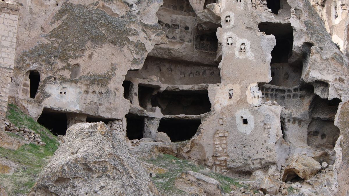 Yeraltı Şehirleri: Derinkuyu ve Kaymaklı Gezi Rehberi